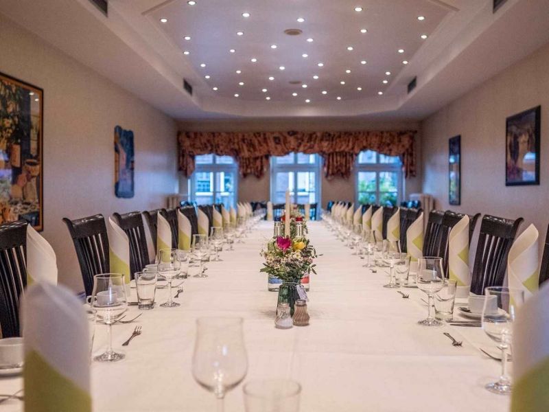 Spiegelsaal fuer feierlichkeiten Spiegelsaal fuer feierlichkeiten