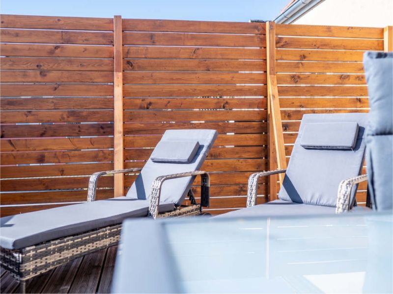 balkon mit liegestuehle balkon mit liegestuehle