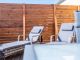 balkon mit liegestuehle