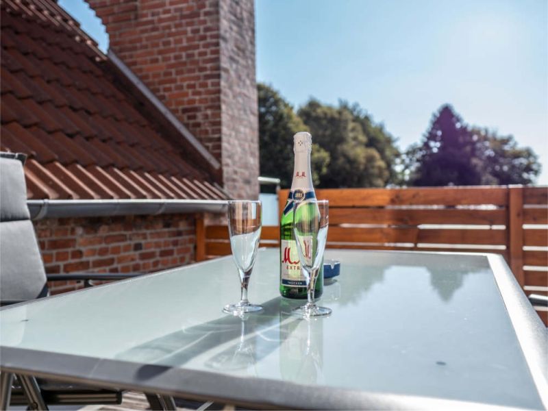 balkontisch mit sekt balkontisch mit sekt